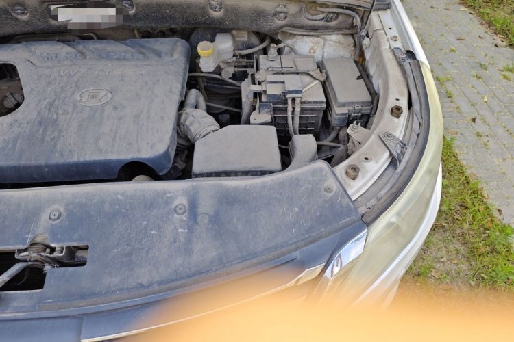 Used Baojun 560 2015 1.8L manual luxury version Engine Bay Left