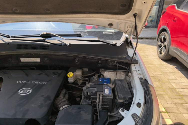 Used Baojun 560 2015 1.8L Manual Elite Edition Engine Bay Left
