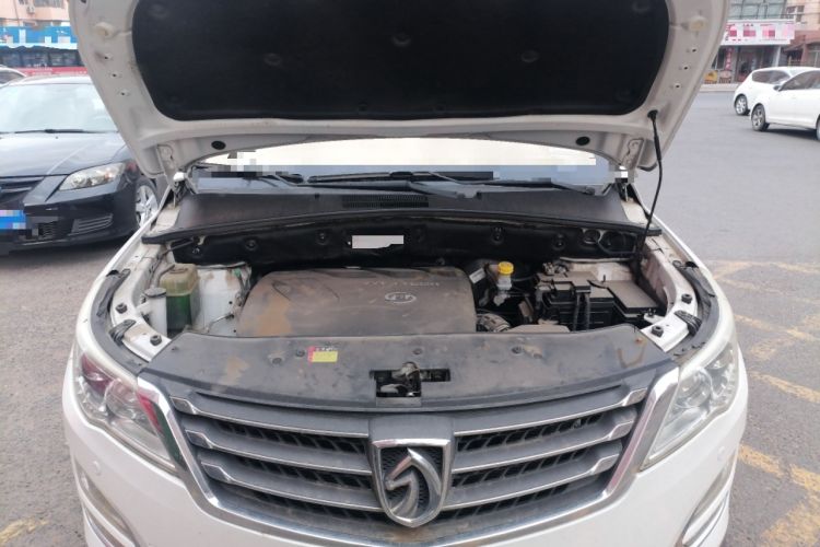 Used Baojun 560 2015 1.8L manual luxury version Engine Bay