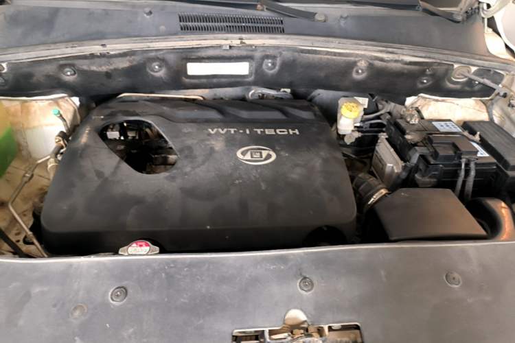 Used Baojun 560 2015 1.8L manual luxury version Engine Bay