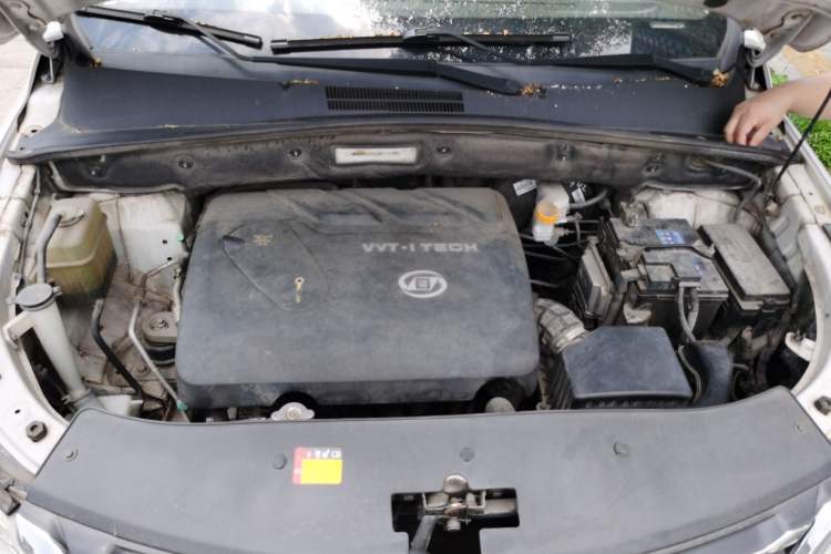 Used Baojun 560 2015 1.8L manual luxury version Engine Bay