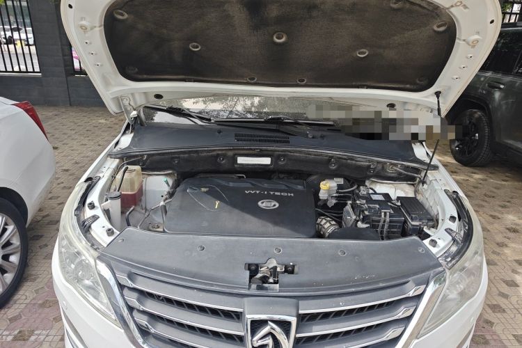 Used Baojun 560 2015 1.8L manual luxury version Engine Bay