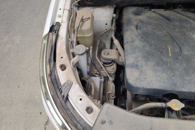 Used Baojun 560 2015 1.8L manual luxury version Engine Bay Right