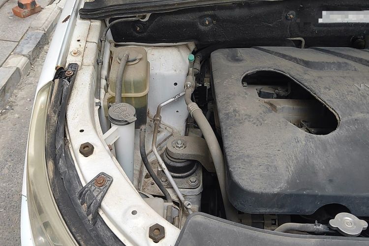 Used Baojun 560 2015 1.8L manual luxury version Engine Bay Right