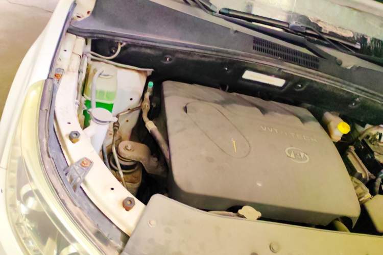 Used Baojun 560 2015 1.8L manual luxury version Engine Bay Right