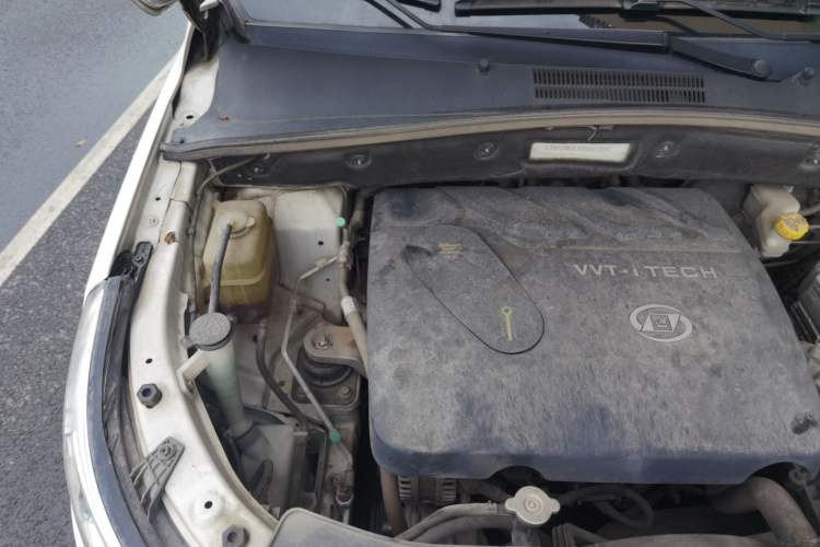 Used Baojun 560 2015 1.8L Manual Elite Edition Engine Bay Right
