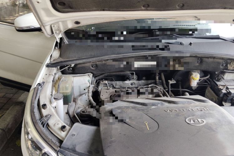 Used Baojun 560 2015 1.8L manual luxury version Engine Bay Right
