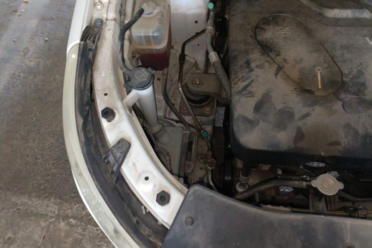Used Baojun 560 2015 1.8L manual luxury version Engine Bay Right