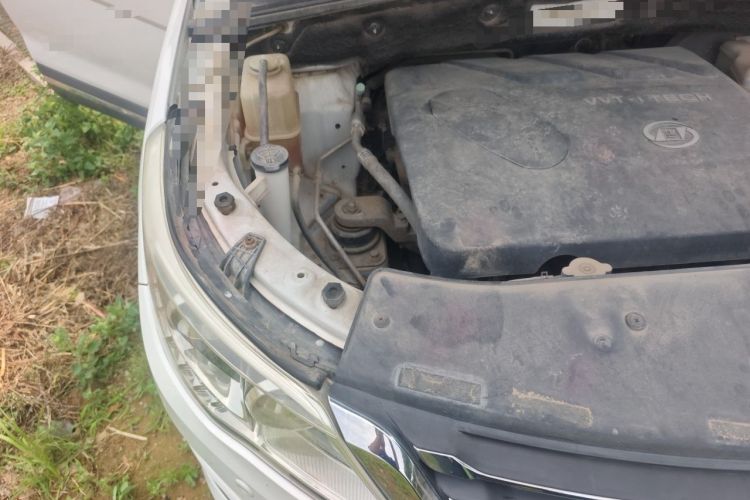 Used Baojun 560 2015 1.8L manual luxury version Engine Bay Right