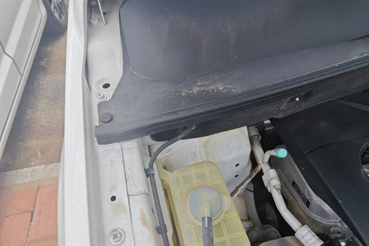 Used Baojun 560 2015 1.8L manual luxury version Engine Bay Right