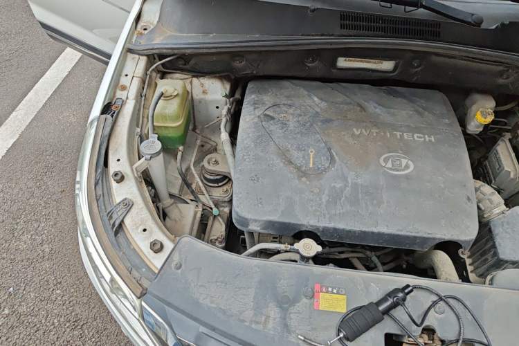 Used Baojun 560 2015 1.8L manual luxury version Engine Bay Right