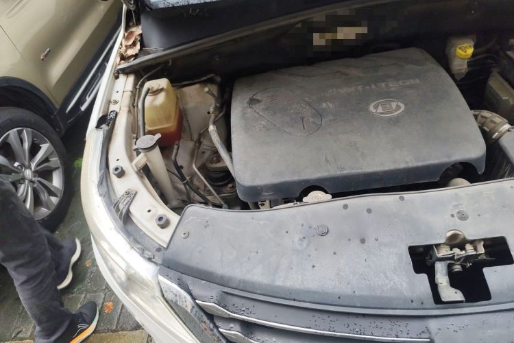 Used Baojun 560 2015 1.8L manual luxury version Engine Bay Right
