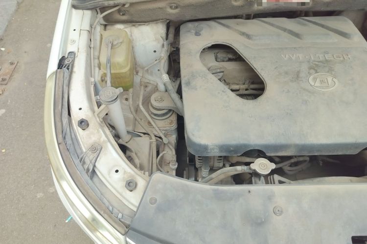 Used Baojun 560 2015 1.8L manual luxury version Engine Bay Right