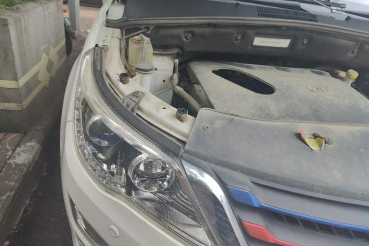 Used Baojun 560 2015 1.8L manual luxury version Engine Bay Right
