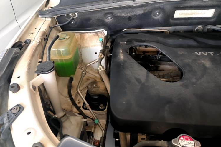 Used Baojun 560 2015 1.8L manual luxury version Engine Bay Right