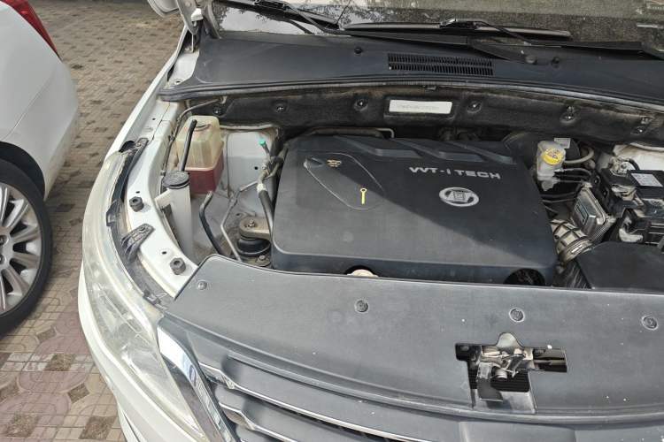 Used Baojun 560 2015 1.8L manual luxury version Engine Bay Right