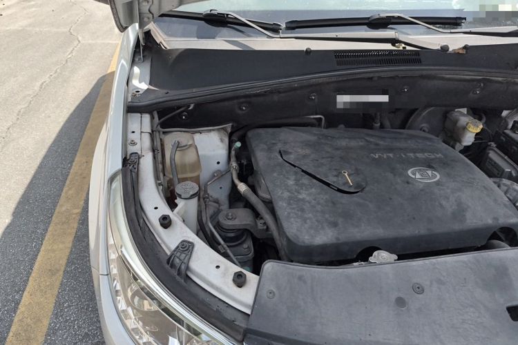 Used Baojun 560 2015 1.8L manual luxury version Engine Bay Right