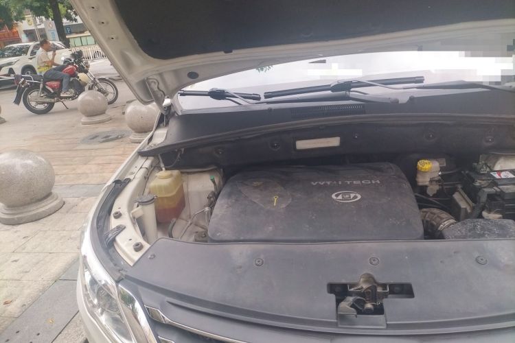 Used Baojun 560 2015 1.8L manual luxury version Engine Bay Right