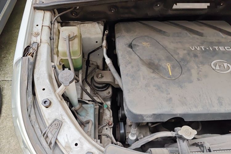 Used Baojun 560 2015 1.8L manual luxury version Engine Bay Right