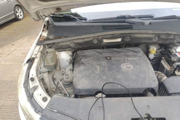 Used Baojun 560 2015 1.8L Manual Elite Edition Engine Bay Right