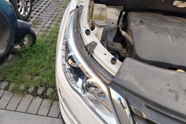 Used Baojun 560 2015 1.8L manual luxury version Engine Bay Right