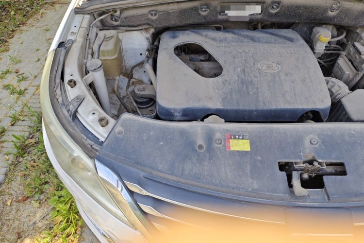 Used Baojun 560 2015 1.8L manual luxury version Engine Bay Right