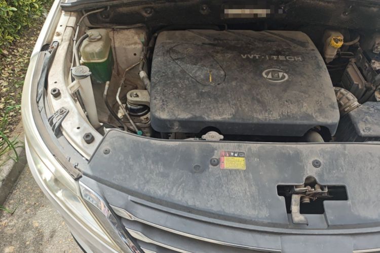 Used Baojun 560 2015 1.8L manual luxury version Engine Bay Right