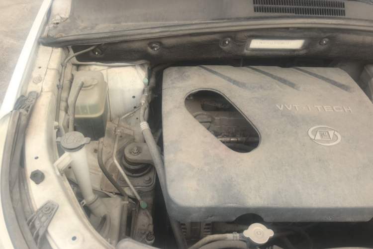 Used Baojun 560 2015 1.8L manual luxury version Engine Bay Right