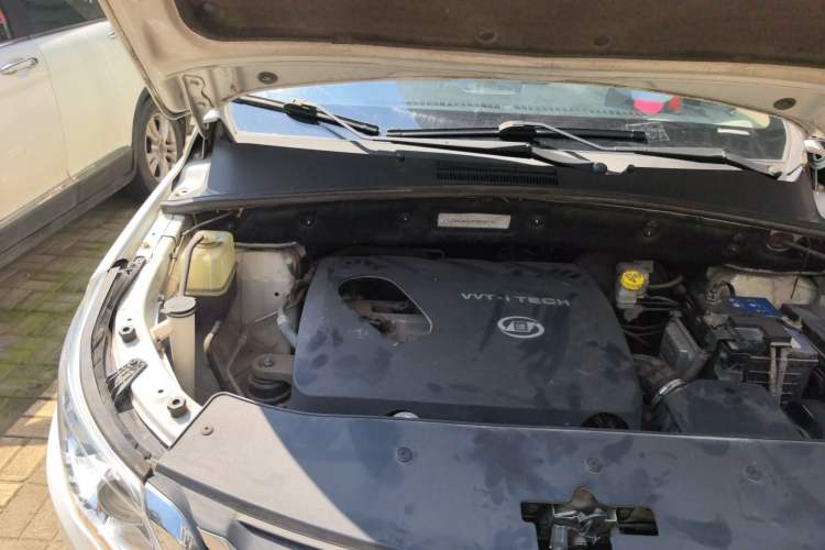 Used Baojun 560 2015 1.8L Manual Elite Edition Engine Bay Right