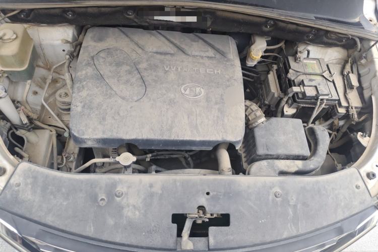Used Baojun 560 2015 1.8L manual luxury version Engine Bay