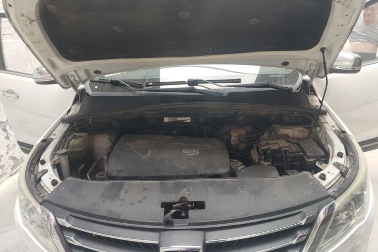 Used Baojun 560 2015 1.8L manual luxury version Engine Bay