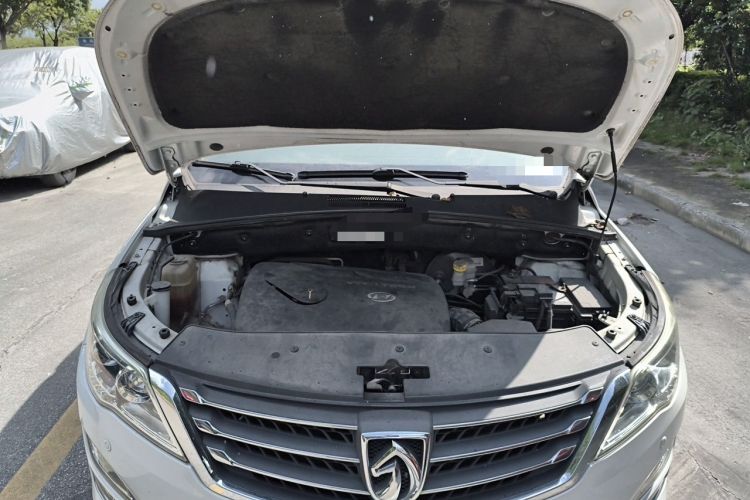 Used Baojun 560 2015 1.8L manual luxury version Engine Bay