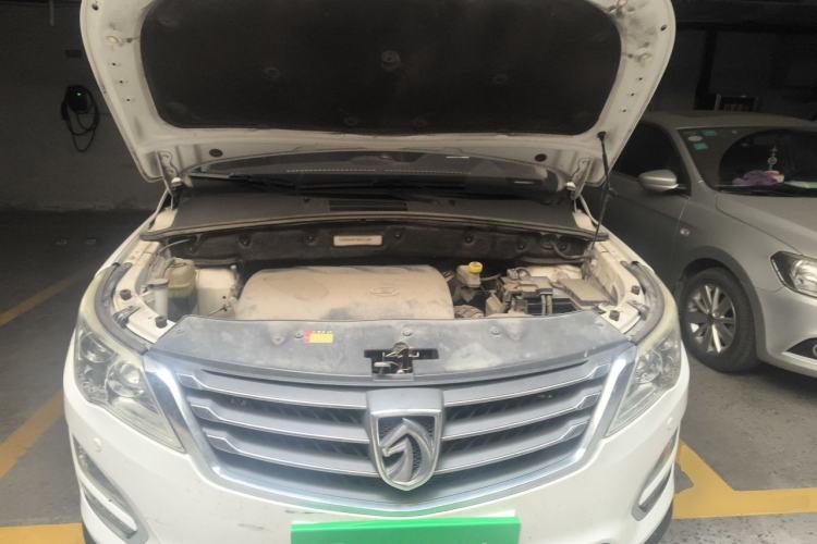 Used Baojun 560 2015 1.8L manual luxury version Engine Bay