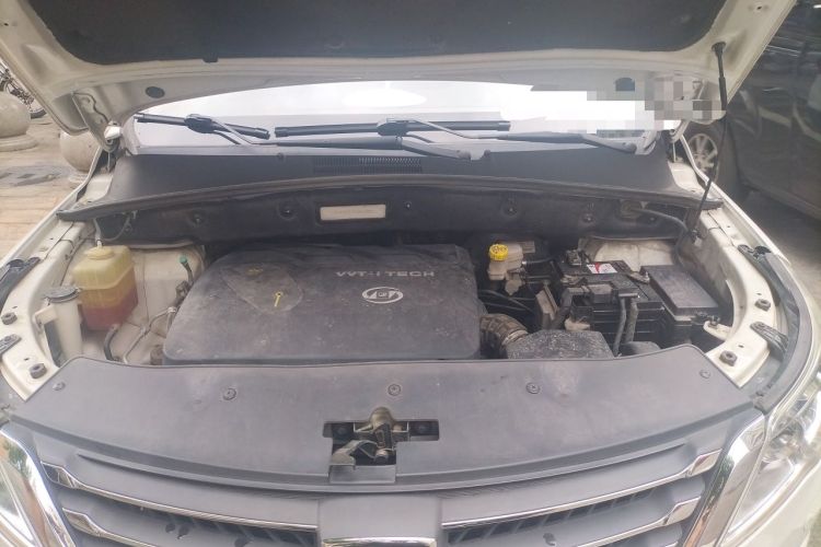 Used Baojun 560 2015 1.8L manual luxury version Engine Bay
