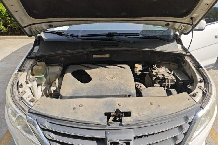Used Baojun 560 2015 1.8L manual luxury version Engine Bay