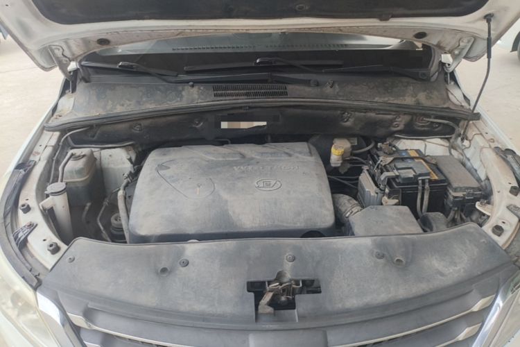 Used Baojun 560 2015 1.8L manual luxury version Engine Bay