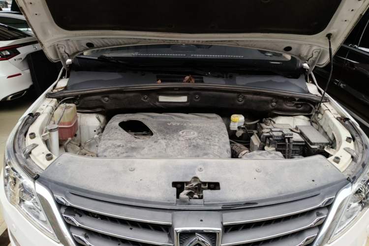 Used Baojun 560 2015 1.8L manual luxury version Engine Bay