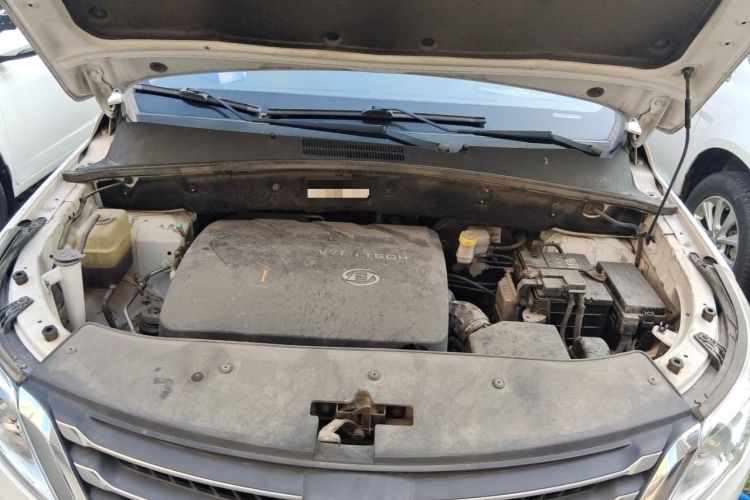 Used Baojun 560 2015 1.8L manual luxury version Engine Bay