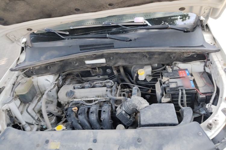 Used Baojun 560 2015 1.8L manual Comfort trim level Engine Bay
