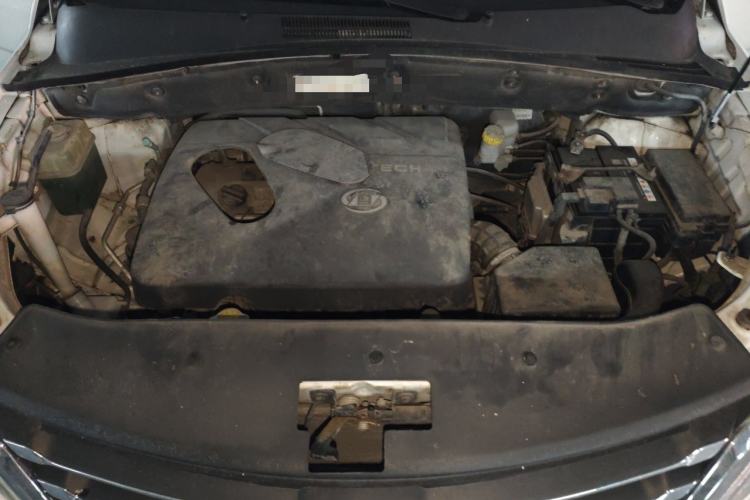 Used Baojun 560 2015 1.8L manual luxury version Engine Bay