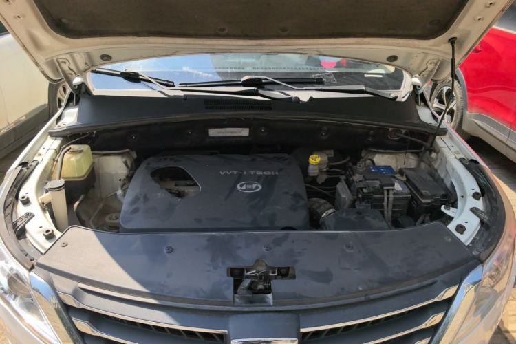 Used Baojun 560 2015 1.8L Manual Elite Edition Engine Bay