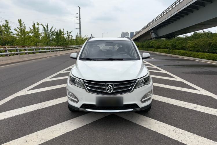 Used Baojun 560 2015 1.8L manual Comfort trim level Exterior 1