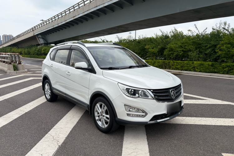 Used Baojun 560 2015 1.8L manual Comfort trim level Exterior 2
