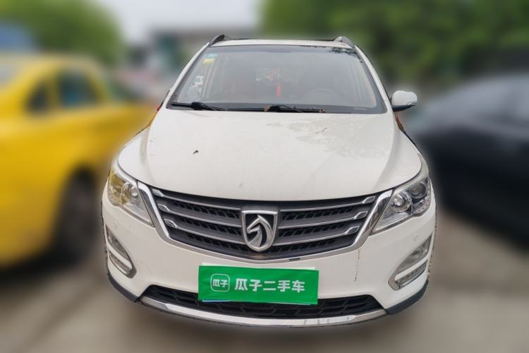 Used Baojun 560 2015 1.8L manual luxury version Front