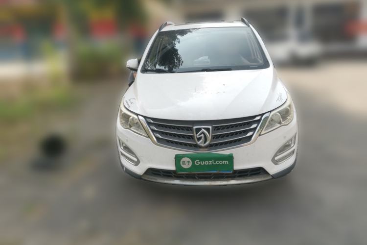 Used Baojun 560 2015 1.8L manual luxury version Front