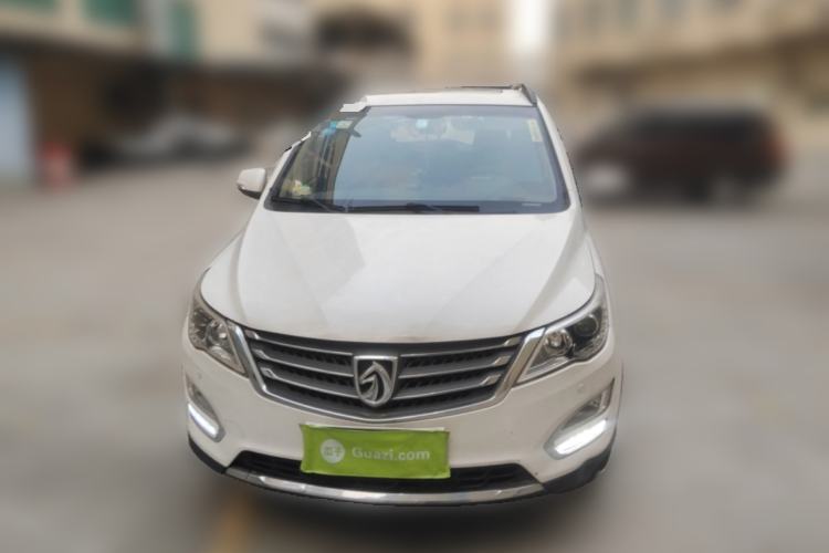 Used Baojun 560 2015 1.8L manual luxury version Front