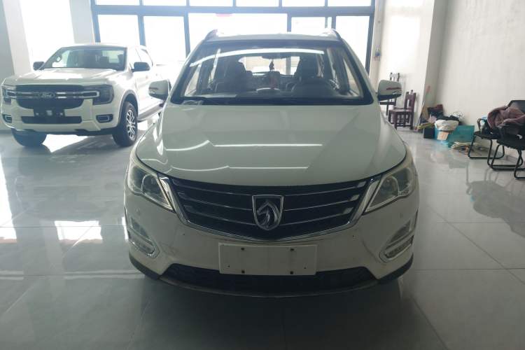 Used Baojun 560 2015 1.8L manual luxury version Front