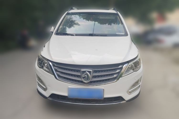 Used Baojun 560 2015 1.8L manual luxury version Front