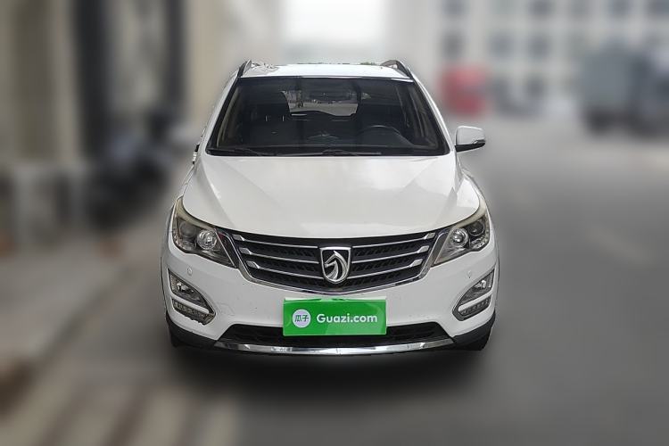 Used Baojun 560 2015 1.8L manual luxury version Front