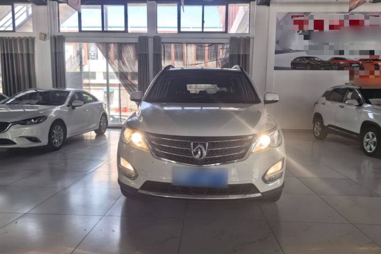 Used Baojun 560 2015 1.8L manual luxury version Front
